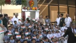 preview picture of video 'PM Modi visits Vidya Pratishthan campus in Baramati'