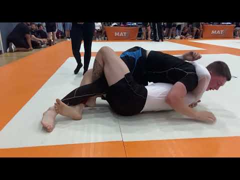 No-Gi match at grappling industries (Watch till the end)