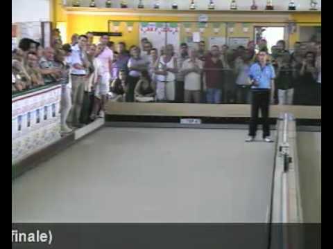 Spettacolare bocciata al volo di Viscusi a fondo campo