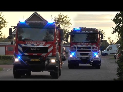 Brandweer voertuigen vertrekken vanaf prijsuitreiking brandweer wedstrijden Kollum
