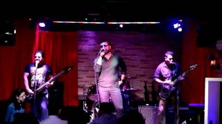 Me Vale Madre (Tributo a La Cuca) - Resistnt