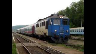 preview picture of video 'Romania: CFR Class 60 diesel loco departs from Jibou on a Bucuresti Nord to Satu Mare train'
