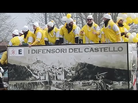 Difensori del Castello carro da getto - Carnevale Ivrea 2015