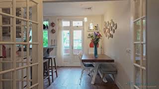 In het geliefde Watergraafsmeer vind je dit charmante en karaktervolle dubbele bovenhuis van 108 m².