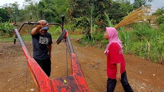 Download lagu Emak BarBar Marah Besar Sama Tukang Laktor Langsung di Kejar Pakai Sapu Sakti mp3