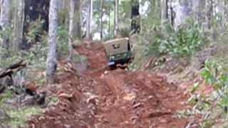 preview picture of video '4x4 Adventures - Old 4x4 down at Dwellingup'