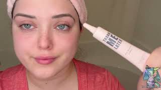 Applying Elizabeth Mott Eye Shadow Primer