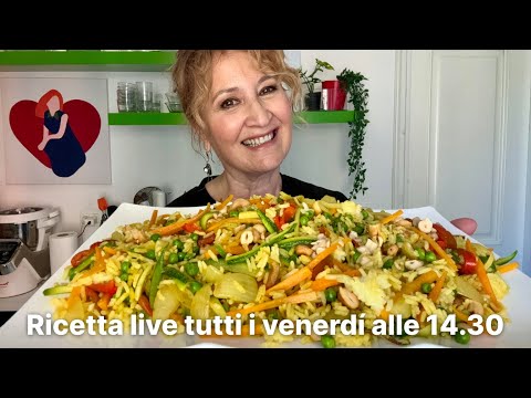 Insalata di riso con verdure fresche e croccanti