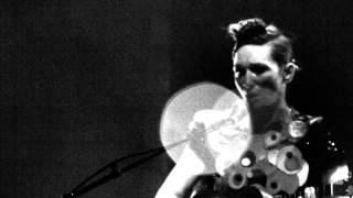 Hartzine live - My Brightest Diamond &quot;She Does Not Brave The War&quot;