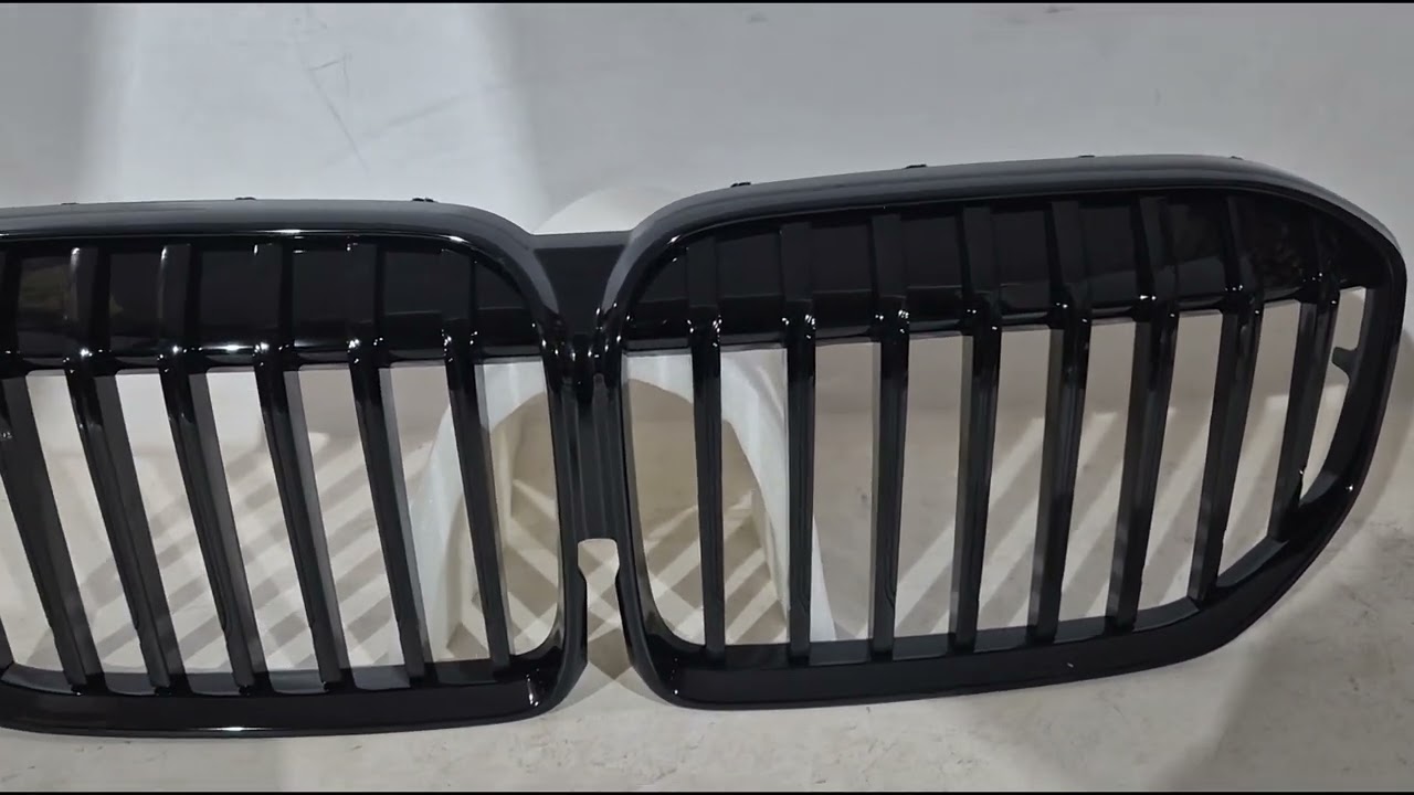 BMW 7 серия G11/G12 2015-2022 гг. Ноздри 1 Полоса (2019-2022, Черный Глянец) Video 1