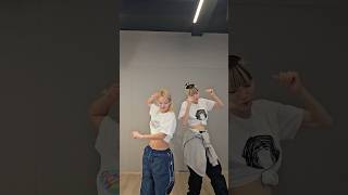 Download lagu #RetroRomance with #Bada#바다 #RR #HYO #효연 #HYOYEON #소녀시대 #shorts mp3