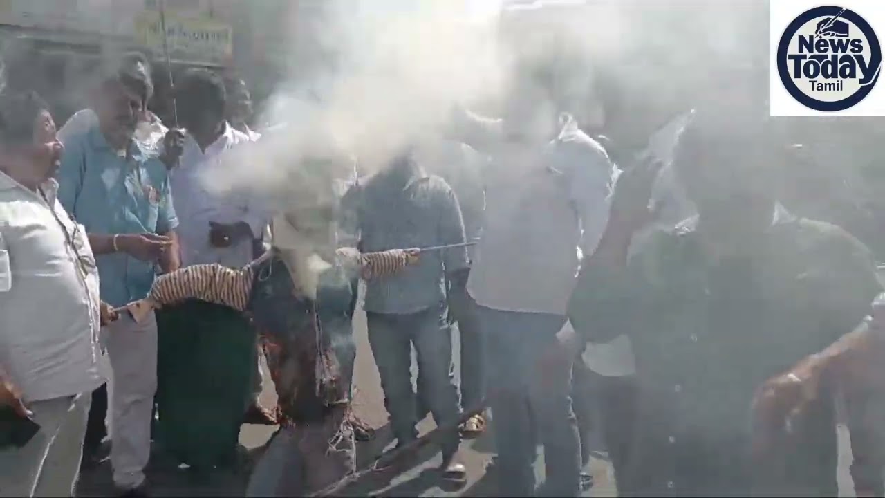 மத்திய அமைச்சர் தர்மேந்திர பிரதானை கண்டித்து உருவ பொம்மை எரித்து போராட்டம் நடத்திய திமுக.!