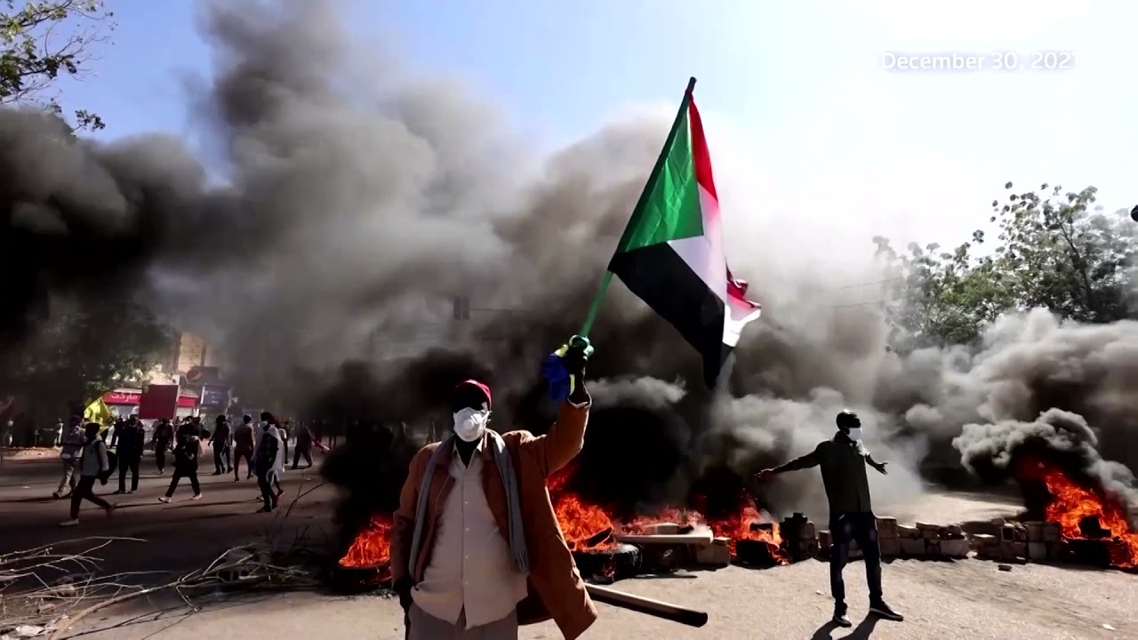 Security forces fire tear gas at protesters in Sudan - YouTube
