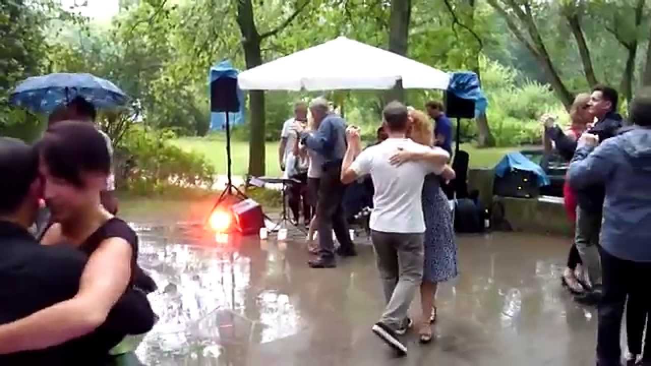 16. Aug. 2015 (4.4) Milonga bei Regen mit „Dúo Perfume de Mujer“ Aneta Pajek & Caio Rodriguez