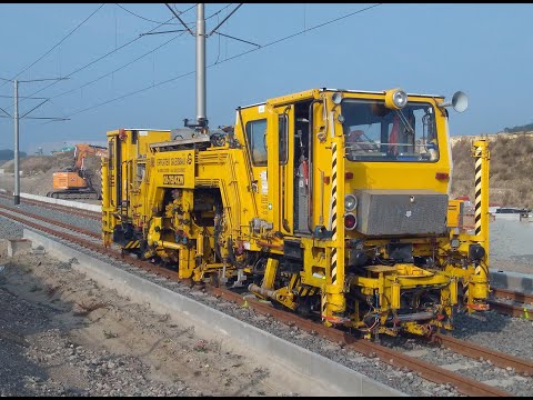 Meterspurige Gleisstopfmaschine in Bochum Mark 51°7 am 19 September  2021