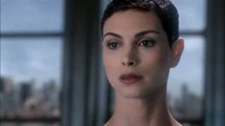 Anna (Morena Baccarin) has no mercy in &#39;V&#39;