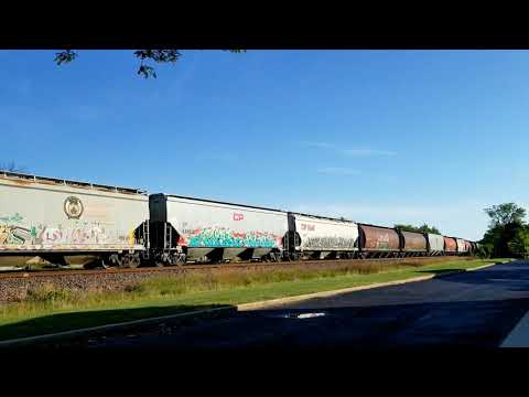 CP 7021 leads CP 686 through Des Plaines