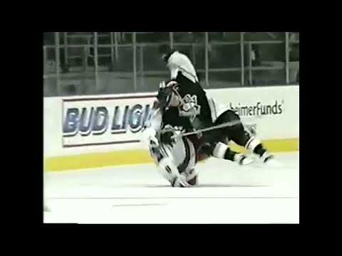 Darius Kasparaitis hit Sandy McCarthy 01.03.02