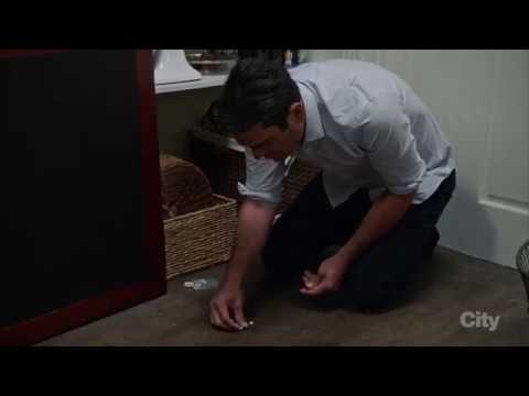 Modern Family - Phil stuck in a room in open house and tries to get out.