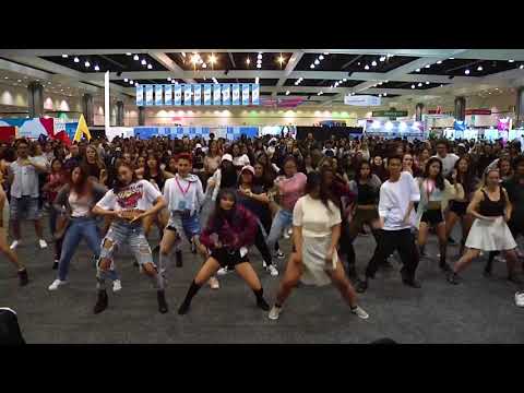 KPOP Random Dance Game (KCON17 DAY 3)