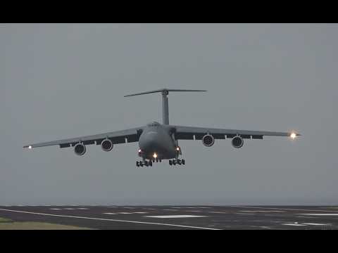 Strong winds force C-5M Super Galaxy to make second approach at Lajes
