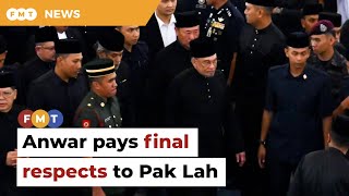 Download lagu Anwar pays final respects to Pak Lah mp3 Download lagu Anwar pays final respects to Pak Lah mp3