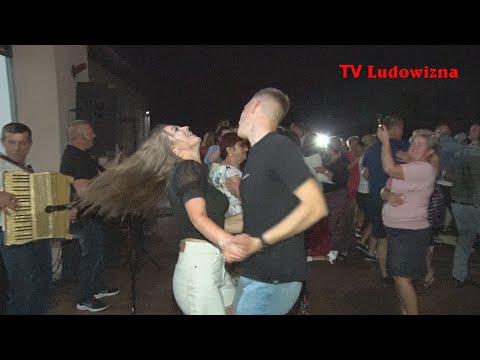 Coś WSPANIAŁEGO ~ Lekki i elegancki TANIEC Młodziutkiej PARY !