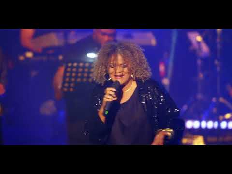 Jocelyne Béroard "Ti Tak Isi" en ouverture du CHAWA TOUR aux Folies Bergère