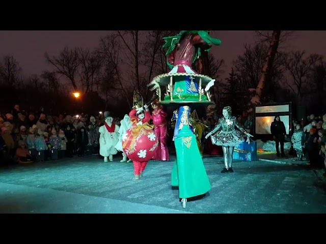 Казанский цирк выступает с новогодней программой в парке им. Горького