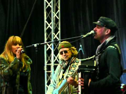 CARO & PASCAL KRAVETZ  sc zu mister moon