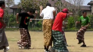 preview picture of video 'Sepakbola Joget HUT RI'