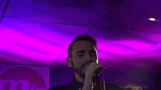 Christophe Willem chante Le chagrin lors du MFM live !