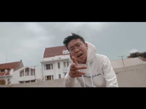 Hazzle - Berbeda (Official Music Video)