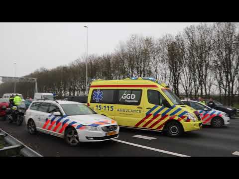 15-11-17 Ambulance 15-115 met spoed over A12