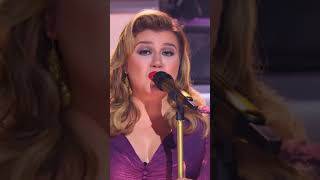 The vocals 😍 😍 😍  😍 @kellyclarkson  &amp; @ArianaGrande&#39;s ‘Santa, Can’t You Hear Me (Live)’  ☃️