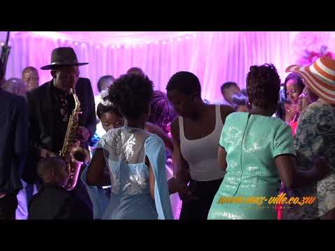 Guests Dance to Jazz version of "Mudhara Achauya"