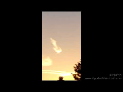 OVNI se esconde detrás de las nubes en California, Estados, Unidos 4 Septiembre 2014 best ufo!!