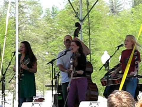 I'm Blowing Away- Lovell Sisters Merlefest 2009