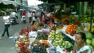 preview picture of video 'Traveling with Diabetes - Danang fruit shop'