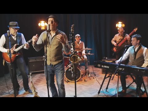 Tunehead video.
