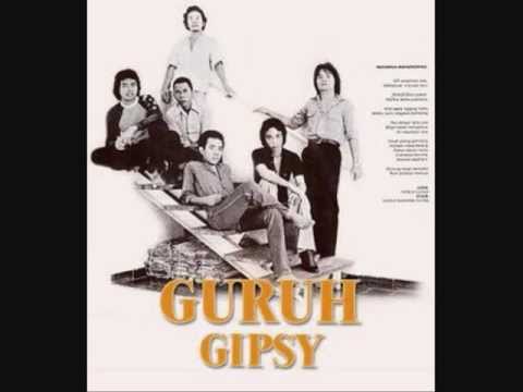 U lifchigidan ko‘kraklarini chiqardi