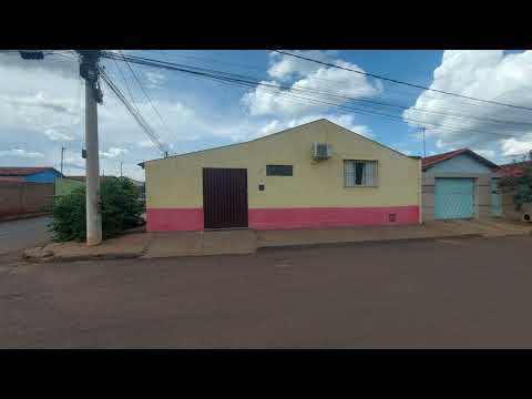 Casa a Venda em Perdizes-MG, com 3 quartos (1 suite), e ponto comercial