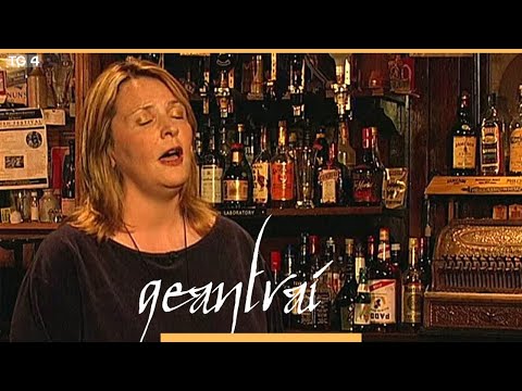 Áine Uí Cheallaigh - An Buachaillín Bán + Liricí | Tigh Mooney, An Rinn  | Geantraí 2002 TG4
