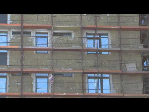 Elkezdték festeni a kórház homlokzatát