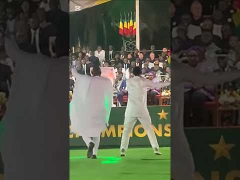 Député bi mane na fèthie dé tothie na Palais devant Sonko et Diomaye... Prestation Youssou Ndour🤣🤣🤣