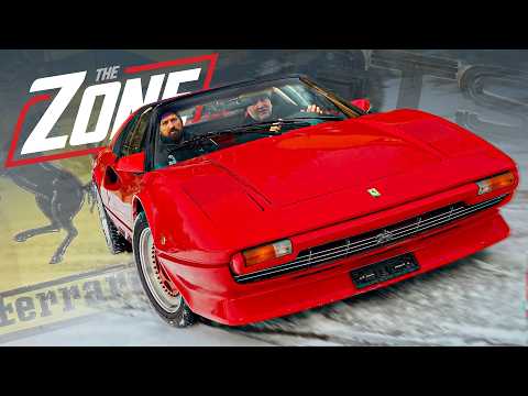 Ferrari 308 GTS (1978): Piros autó, fehér mezőben