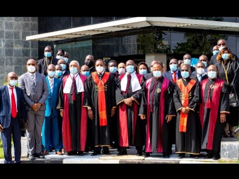 Aula sobre direitos fundamentais e garantias processuais na formação de novos juízes em Angola