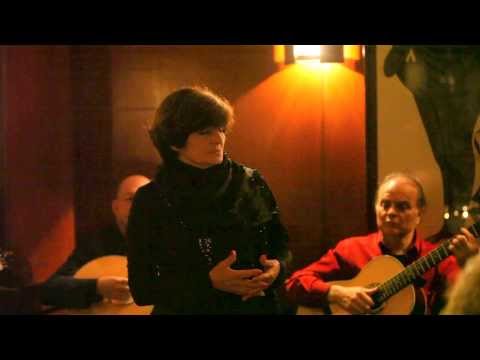 Edite Branco, "Fado Cravo" - "Deste-me um beijo e vivi"