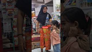 Download lagu Maeta puts on earrings aka sengkang #muksin_albawah_semekot #shortsvidio mp3 Download lagu Maeta puts on earrings aka sengkang #muksin_albawah_semekot #shortsvidio mp3