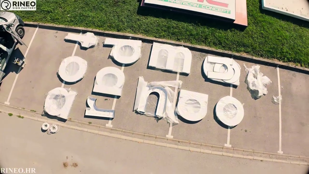 Video projekta - 40 metara duga svjetleća reklama za Color trgovinu u Požegi